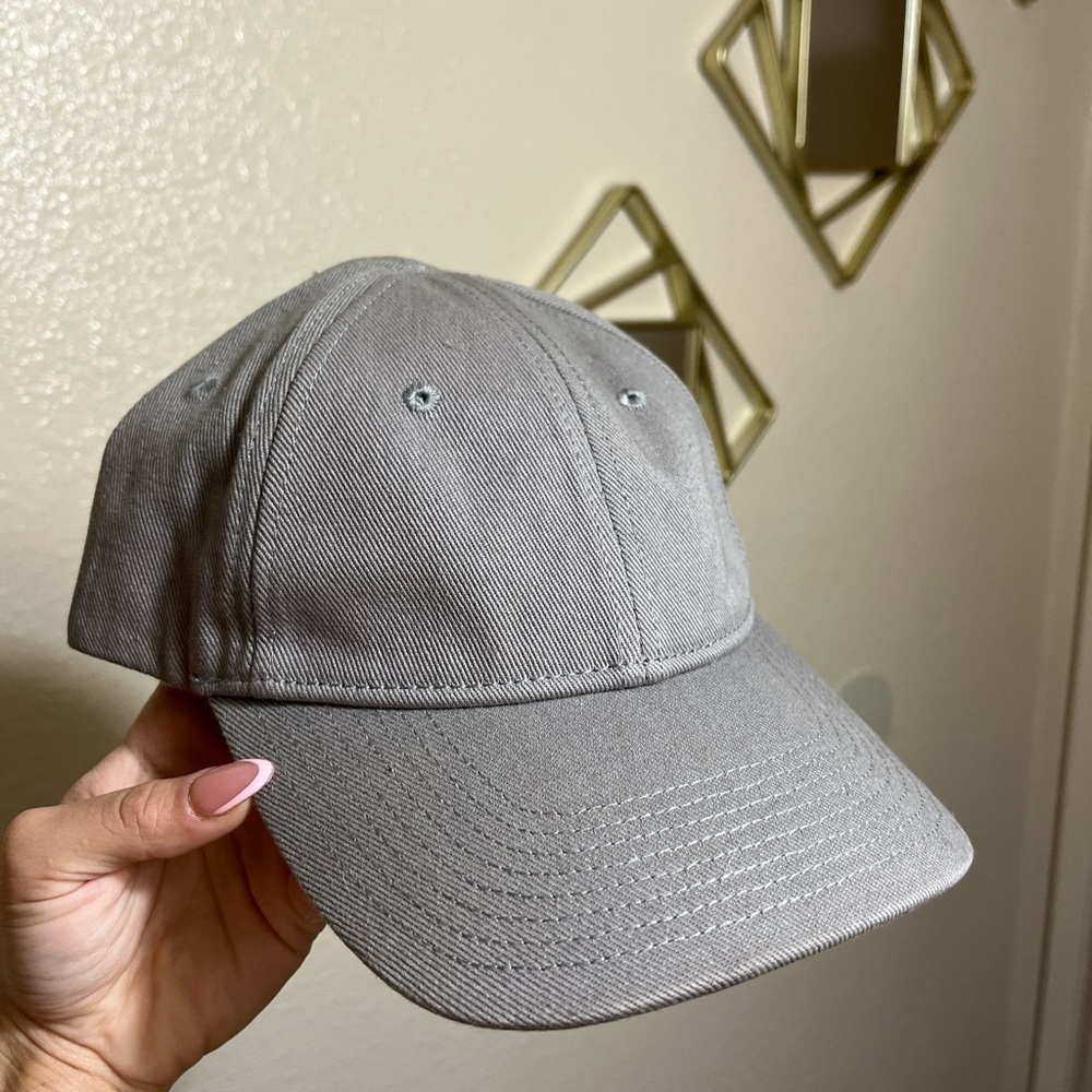 Skims New baseball cap